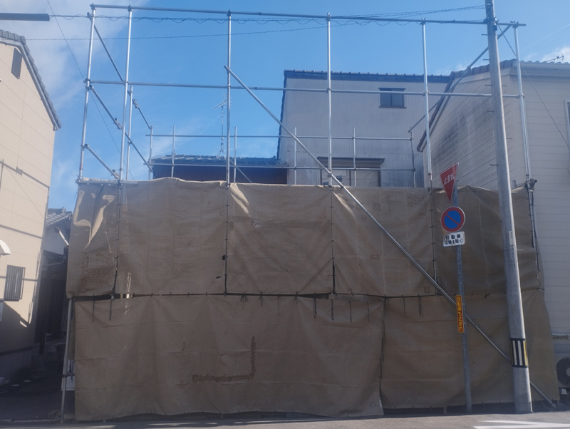 香川県高松市で木造2階建て解体工事、駐車場舗装工事、区画線工事