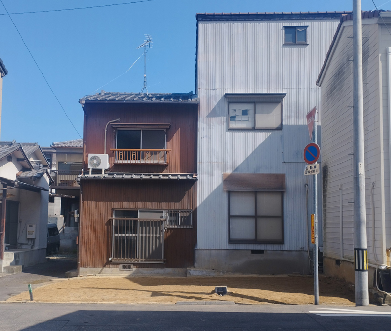 香川県高松市で木造2階建て解体工事、駐車場舗装工事、区画線工事